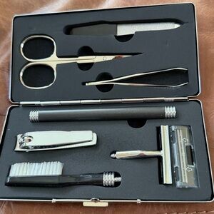 Men's Grooming Kit with Silver Finish